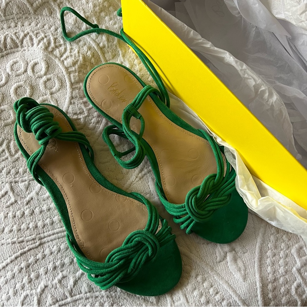 BODEN Knot Detail Suede Flat Sandals
Highland Green SIZE 38 NEW - Picture 6 of 8